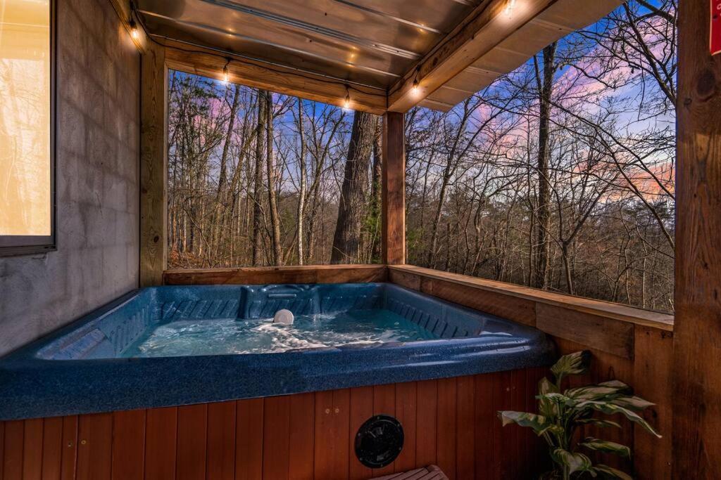 The Family Stone Luxe Cabin Sleeps 12 Hot Tub Dogfriendly Dollywood Pigeon Forge Kültér fotó